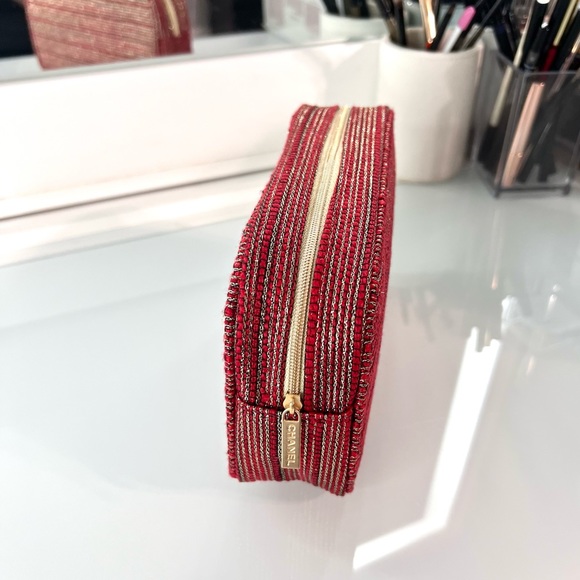 Chanel Holiday 2022 Makeup Bag - Picture 5 of 8